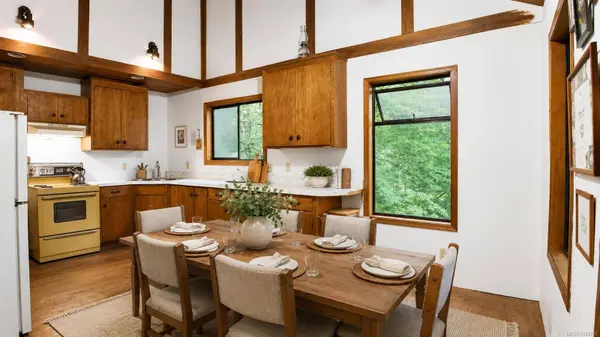 4480 Strachan Rd, Hornby Island, BC V0R 1Z0
