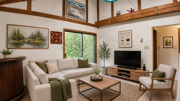 4480 Strachan Rd, Hornby Island, BC V0R 1Z0