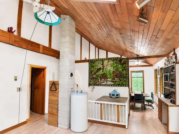 4480 Strachan Rd, Hornby Island, BC V0R 1Z0