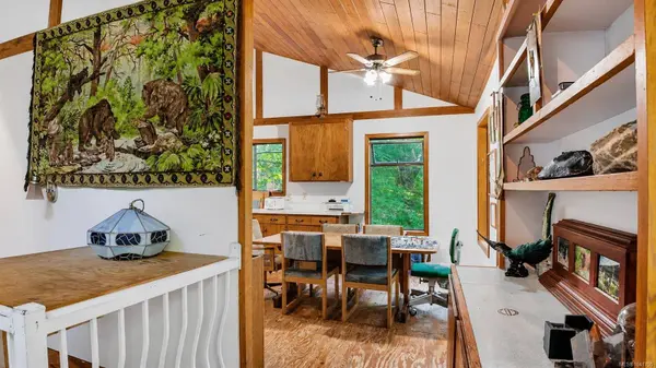 4480 Strachan Rd, Hornby Island, BC V0R 1Z0