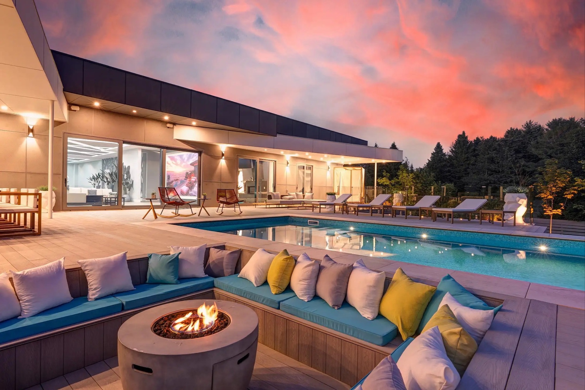 Luxury backyard at sunset in Aurora Estates Aurora Ontario
