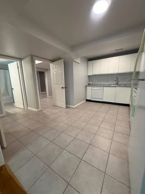 52 Compton CRES, Bradford West Gwillimbury, ON L3Z 2X6