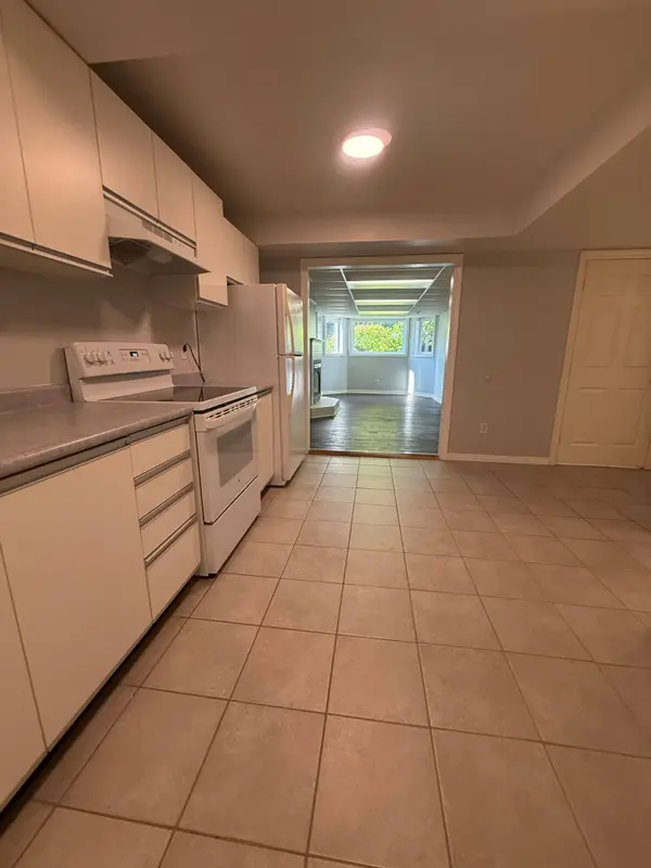 52 Compton CRES, Bradford West Gwillimbury, ON L3Z 2X6