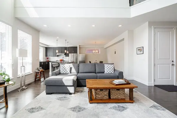 16716 18 AVE, Surrey, BC V3Z 0T3
