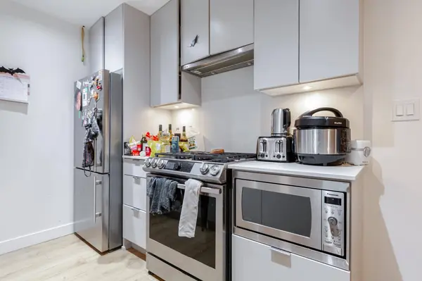 2493 Montrose AVE #216-217, Abbotsford, BC V2S 3T2