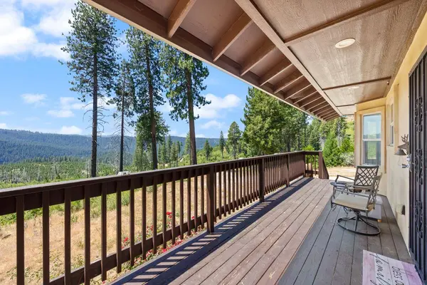 8009 Spring Valley RD, Pollock Pines, CA 95726