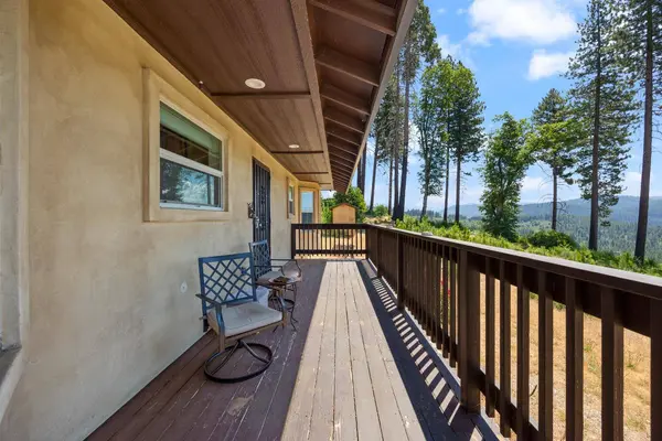 8009 Spring Valley RD, Pollock Pines, CA 95726