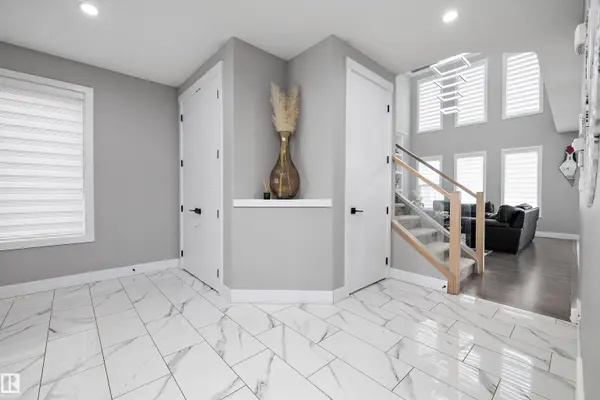 714 EBBERS PL NW, Edmonton, AB T5Y 3V3