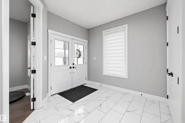 714 EBBERS PL NW, Edmonton, AB T5Y 3V3