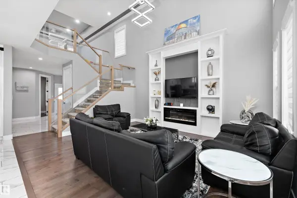 714 EBBERS PL NW, Edmonton, AB T5Y 3V3