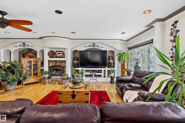 11124 110A AV NW NW, Edmonton, AB T5H 1K1