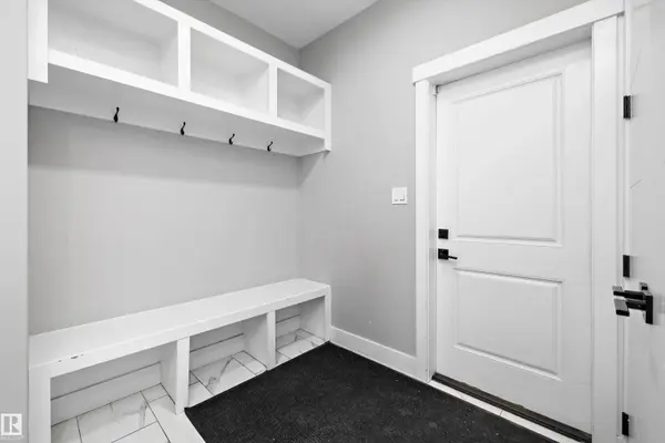 714 EBBERS PL NW, Edmonton, AB T5Y 3V3