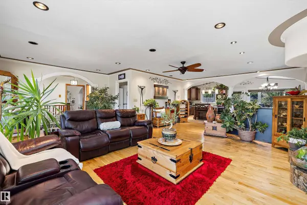 11124 110A AV NW NW, Edmonton, AB T5H 1K1