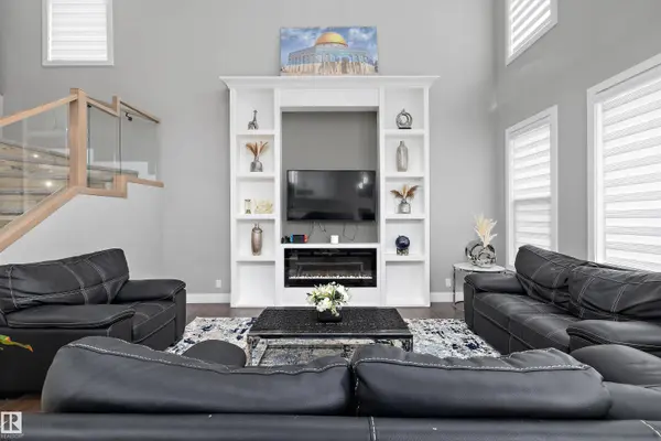 714 EBBERS PL NW, Edmonton, AB T5Y 3V3