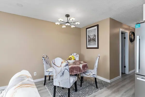 3708 133 AV NW, Edmonton, AB T5A 3E9