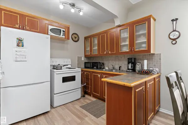 11911 70 ST NW, Edmonton, AB T5B 1V1