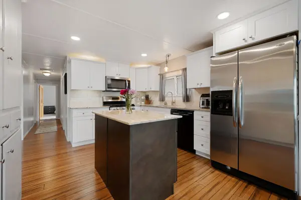 18-web-or-mls-A7408895