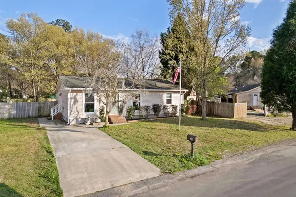 125 Red Cedar Dr, Goose Creek, SC 29445