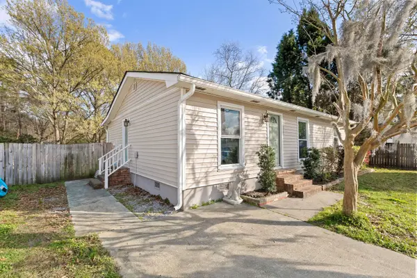 125 Red Cedar Dr, Goose Creek, SC 29445
