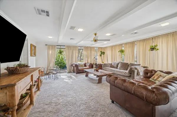 660 Louisiana Park, Conroe, TX 77302-3052