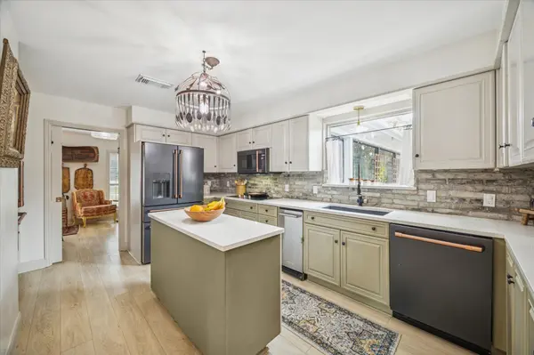 660 Louisiana Park, Conroe, TX 77302-3052