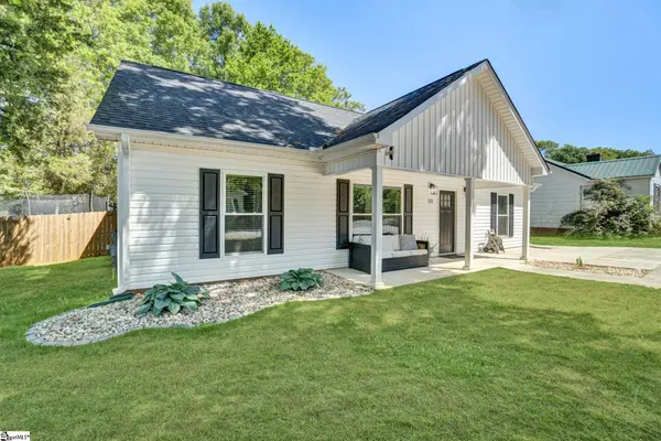 122 W 3rd Avenue, Easley, SC 29640