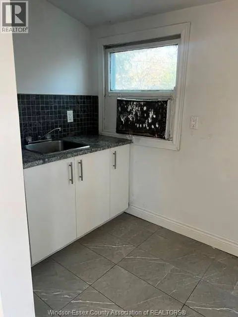 1108 Felix, Windsor, ON N9C3L7