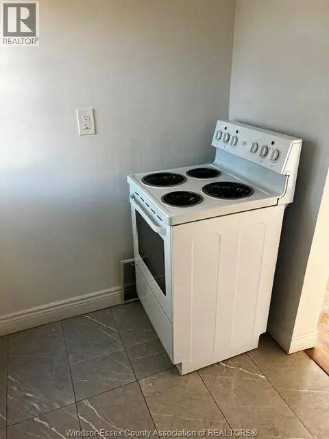 1108 Felix, Windsor, ON N9C3L7