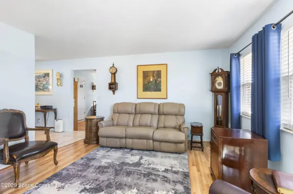 637 Roseland RD, Sebastian, FL 32958