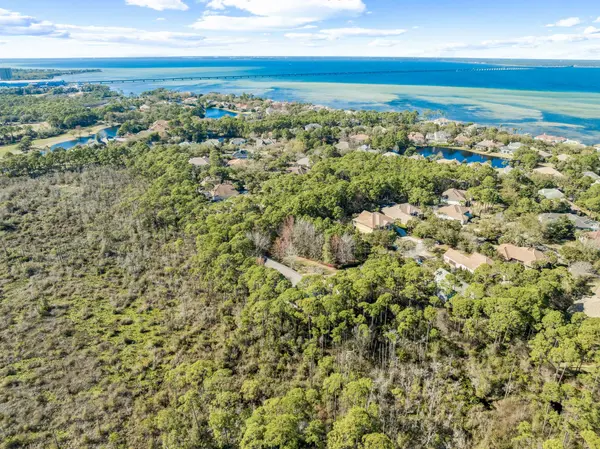 410 Windjammer Ct, Destin, FL 32541-5323
