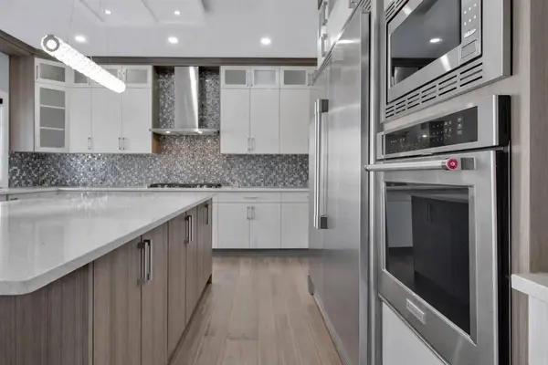 302 Kinniburgh Rd, Chestermere, AB T1X0Y6