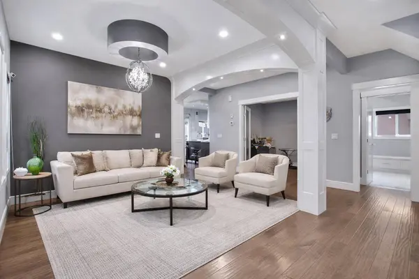 302 Kinniburgh Rd, Chestermere, AB T1X0Y6