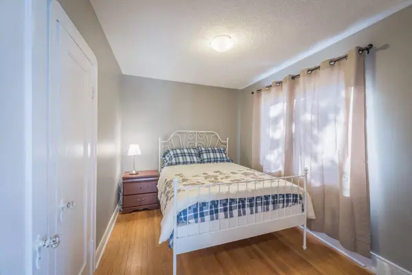 206 15 AVE NE, Calgary, AB T2E 1G9
