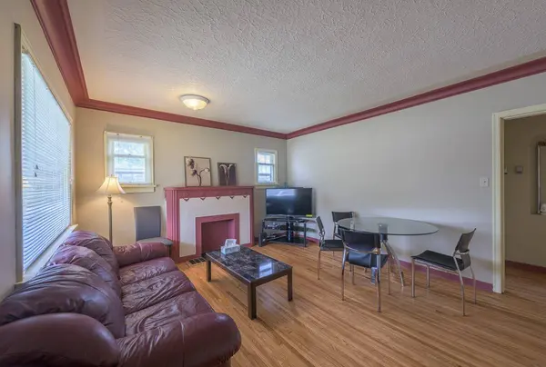 202 15 AVE NE, Calgary, AB T2E 1G9