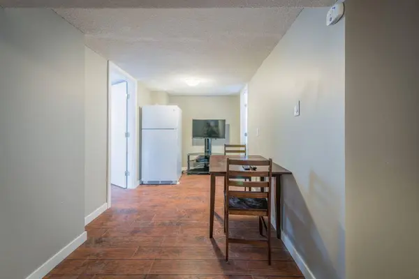 206 15 AVE NE, Calgary, AB T2E 1G9
