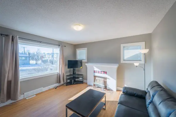 206 15 AVE NE, Calgary, AB T2E 1G9