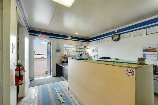 5101 20 AVE SE, Calgary, AB T2B0B1