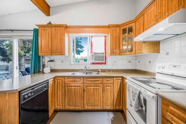 5112 Maryvale DR NE, Calgary, AB T2A 2T4