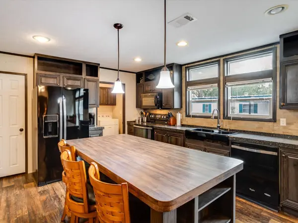 3417 Hawaiian CT, Granbury, TX 76048