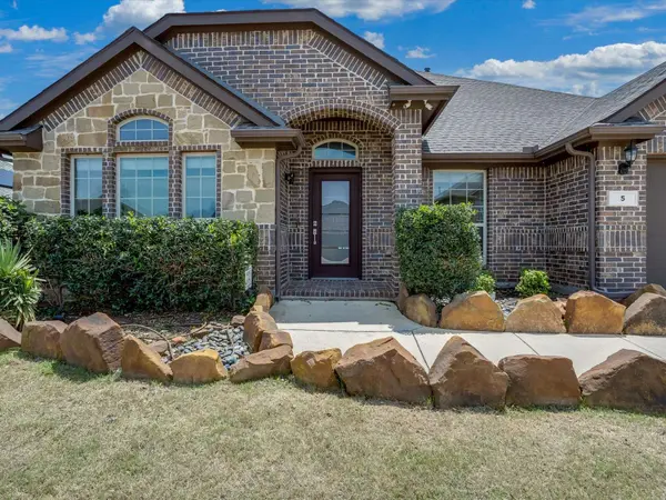 5 Duskview LN, Edgecliff Village, TX 76134