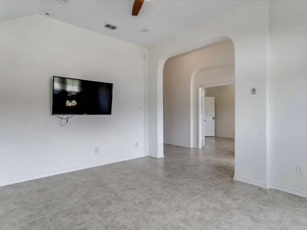 5 Duskview LN, Edgecliff Village, TX 76134