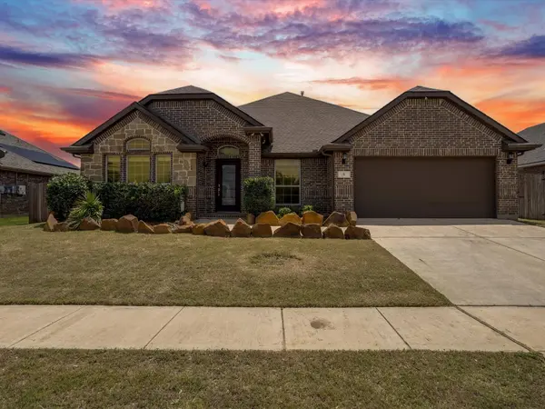 5 Duskview LN, Edgecliff Village, TX 76134