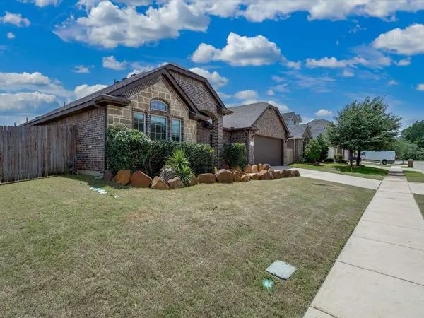 5 Duskview LN, Edgecliff Village, TX 76134