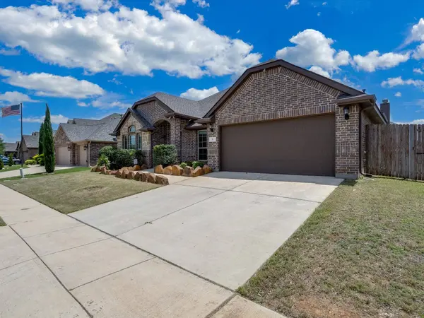 5 Duskview LN, Edgecliff Village, TX 76134
