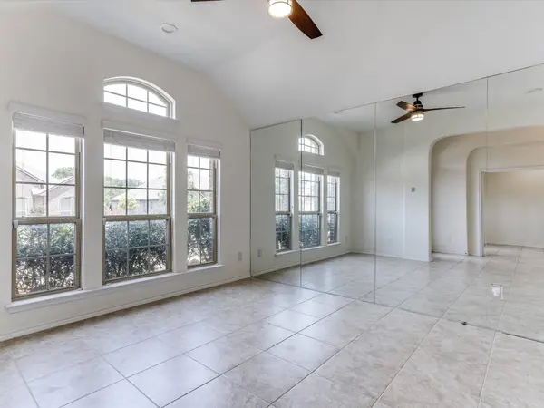 5 Duskview LN, Edgecliff Village, TX 76134