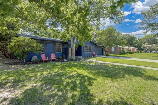 1210 Edinburg LN, Denton, TX 76209