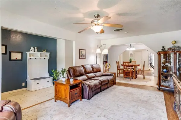 1210 Edinburg LN, Denton, TX 76209