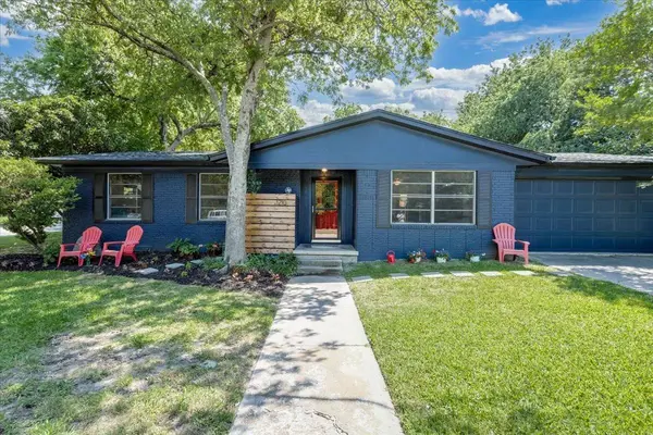 1210 Edinburg LN, Denton, TX 76209