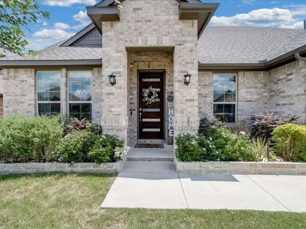 1021 Daylily DR, Northlake, TX 76226