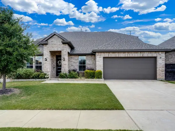 1021 Daylily DR, Northlake, TX 76226